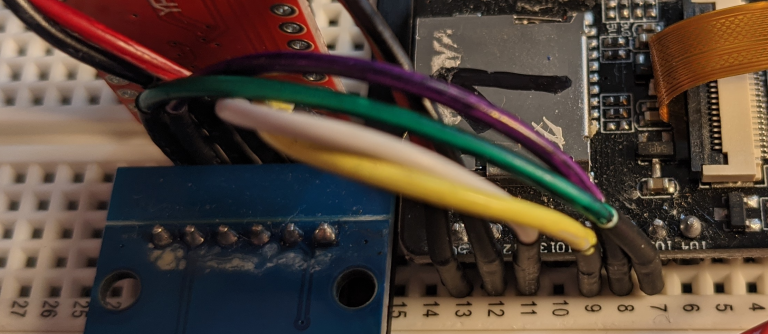 Verbindungen zwischen Motortreiber und ESP32-CAM (Leitungen zur Übertragung der Richtungsinformation und der PWM-Signale)