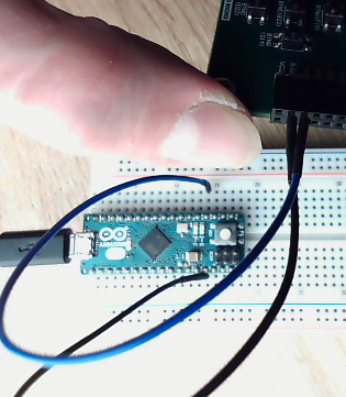 Verbindung zwischen Nexys-Video und Arduino-Micro. AB18->RXD, GND->GND