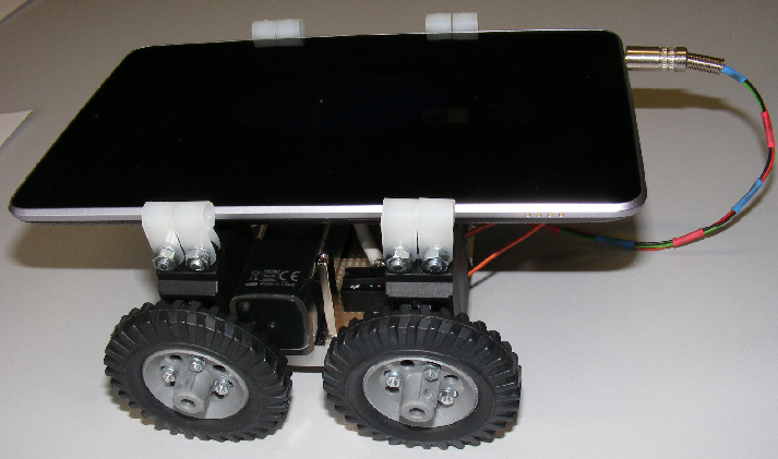 Fahrwerk mit Tablet a)